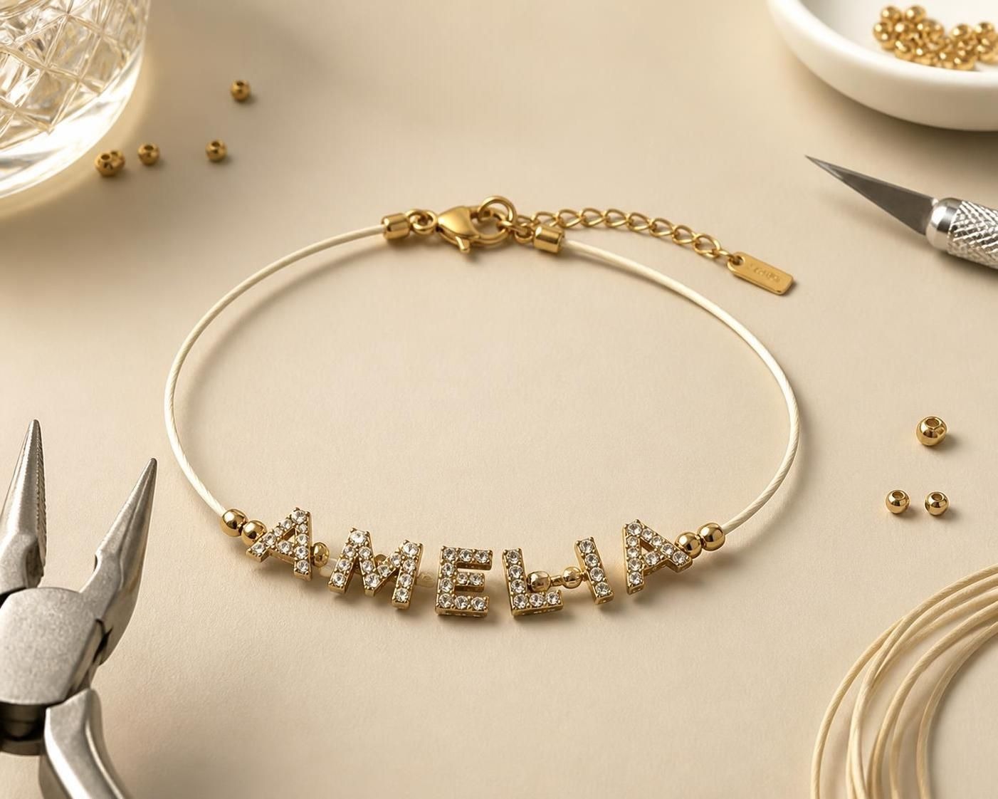 découvrez comment créer un bracelet prénom et initiales avec strass : choix des composants, techniques de montage et astuces pour optimiser la rentabilité de la personnalisation.